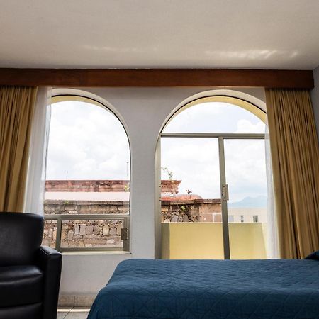 Hotel Qualitel Plus Морелия Екстериор снимка